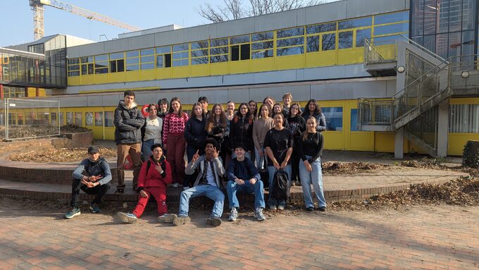 Photo devant lycée.jpg